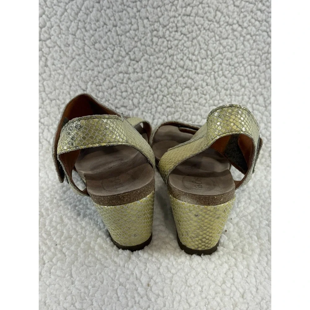 Taos Women 3209 Wedge Sandals Yellow Snakeskin Print Leather‎ Metallic Size 40